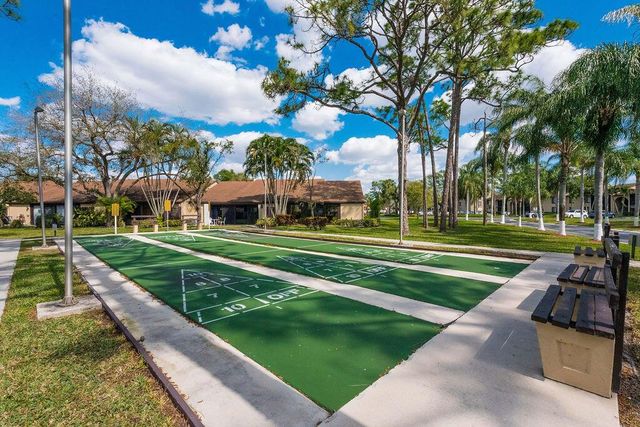 617 Sea Pine Way D2, Greenacres, FL 33415