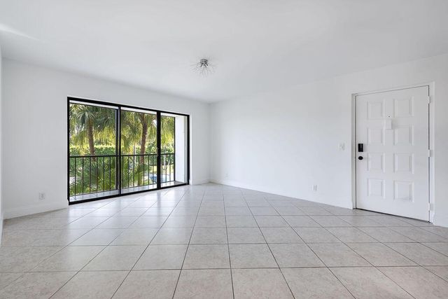 617 Sea Pine Way D2, Greenacres, FL 33415