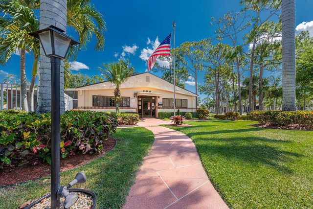 617 Sea Pine Way D2, Greenacres, FL 33415