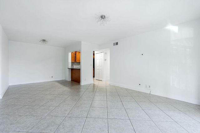 617 Sea Pine Way D2, Greenacres, FL 33415