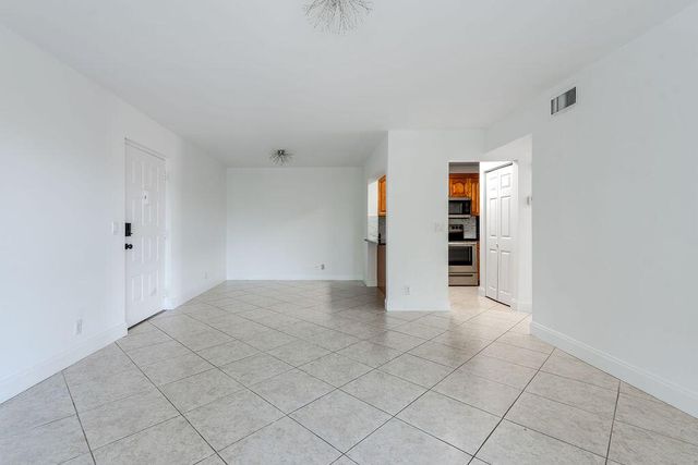 617 Sea Pine Way D2, Greenacres, FL 33415