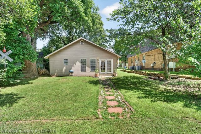 2210 S N Street, Fort Smith, AR 72901