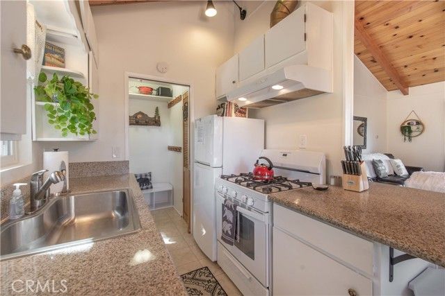 43399 Primrose Dr, Big Bear Lake, CA 92315