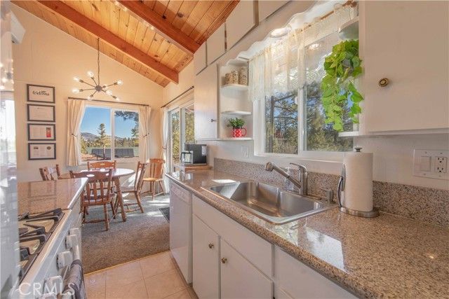 43399 Primrose Dr, Big Bear Lake, CA 92315