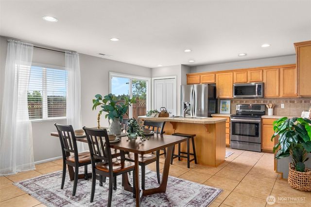 6864 Fresco Drive SE, Lacey, WA 98513