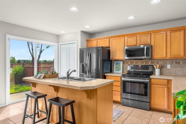 6864 Fresco Drive SE, Lacey, WA 98513