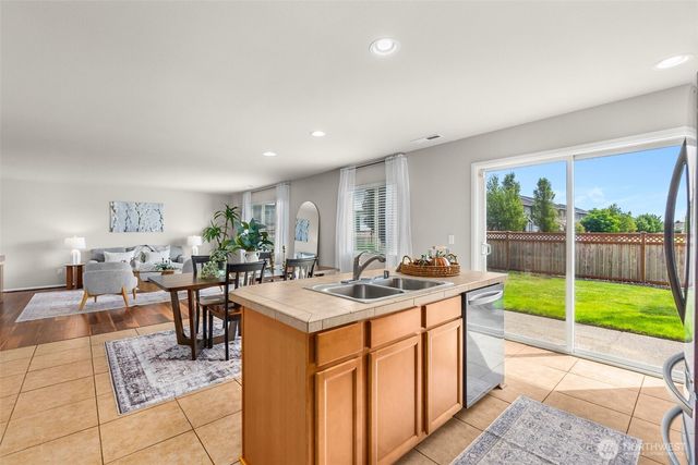 6864 Fresco Drive SE, Lacey, WA 98513