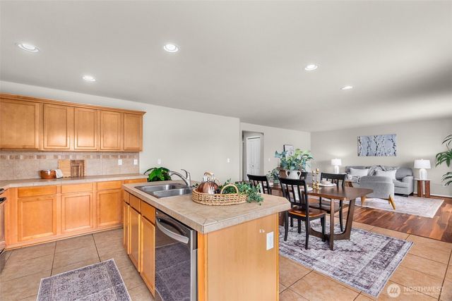 6864 Fresco Drive SE, Lacey, WA 98513