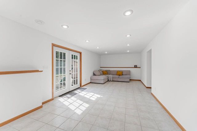 633 Naragansett Avenue, Baraboo, WI 53913