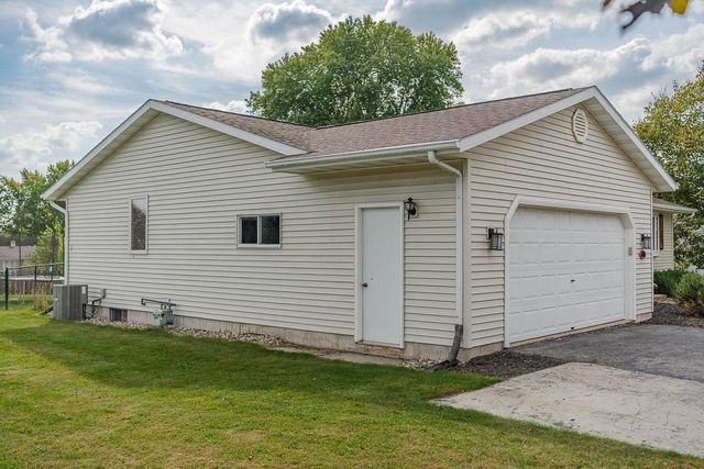 633 Naragansett Avenue, Baraboo, WI 53913