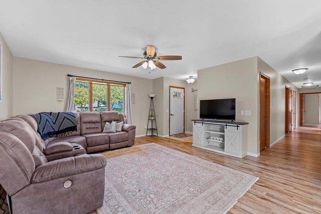 633 Naragansett Avenue, Baraboo, WI 53913