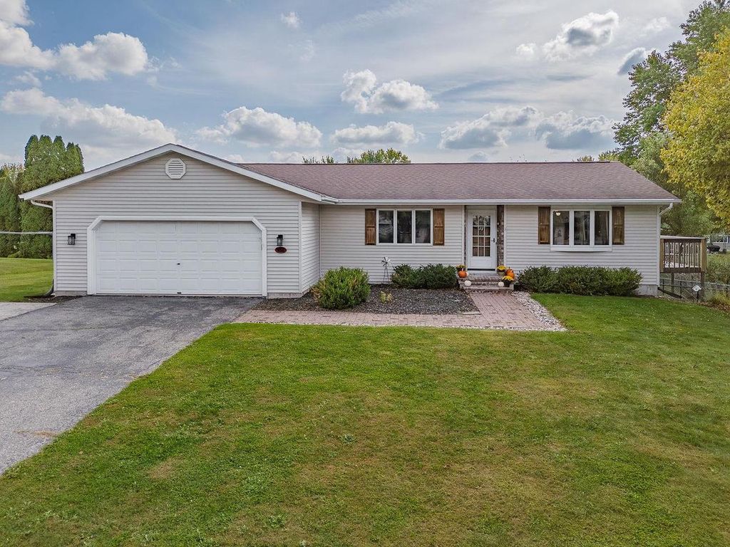 633 Naragansett Avenue, Baraboo, WI 53913