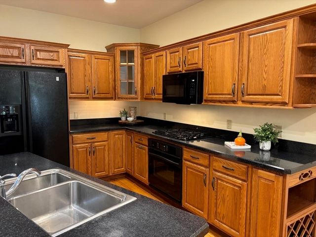 69 High Pine Cir 69, Wilbraham, MA 01095