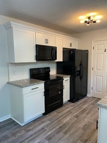 2492 Rafiki Dr, Clarksville, TN 37042