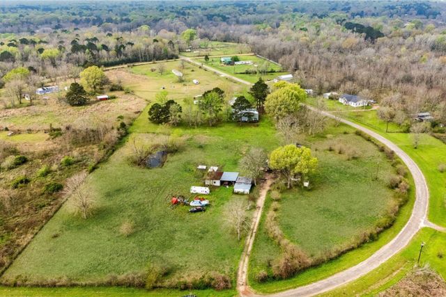 300 Hay Meadow Lane, Shepherd, TX 77371