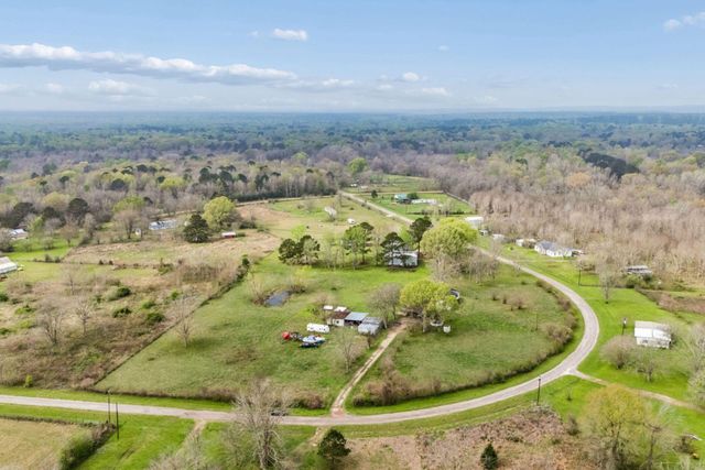 300 Hay Meadow Lane, Shepherd, TX 77371