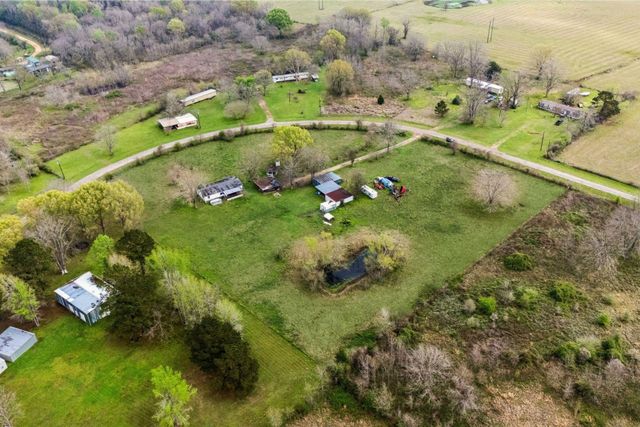 300 Hay Meadow Lane, Shepherd, TX 77371