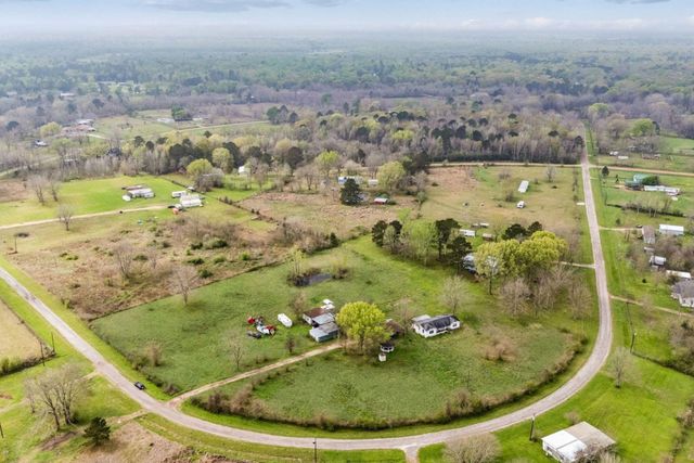 300 Hay Meadow Lane, Shepherd, TX 77371