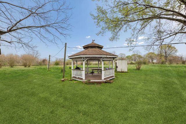 300 Hay Meadow Lane, Shepherd, TX 77371