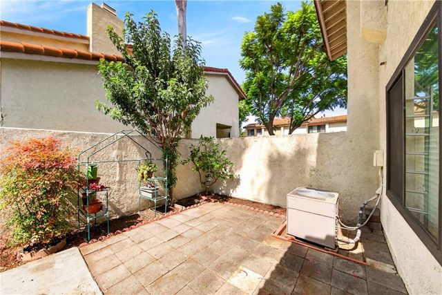 2303 W Millstream Drive 104, Fullerton, CA 92833