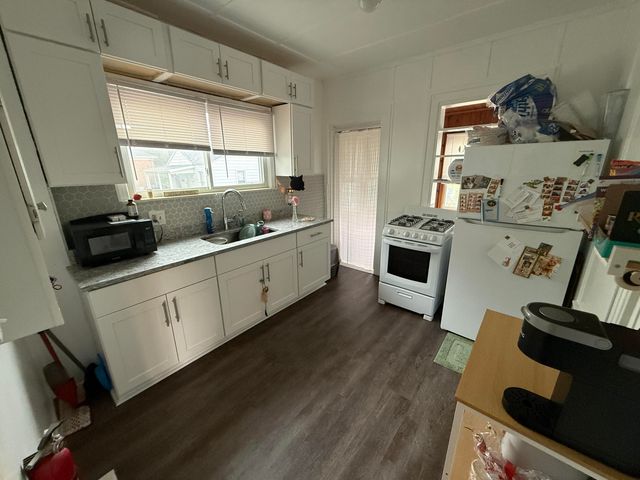 29019 Sheeks S, Flat Rock, MI 48134