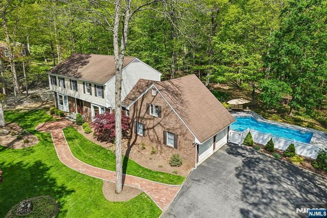 716 Windswept Lane, Franklin Lakes, NJ 07417