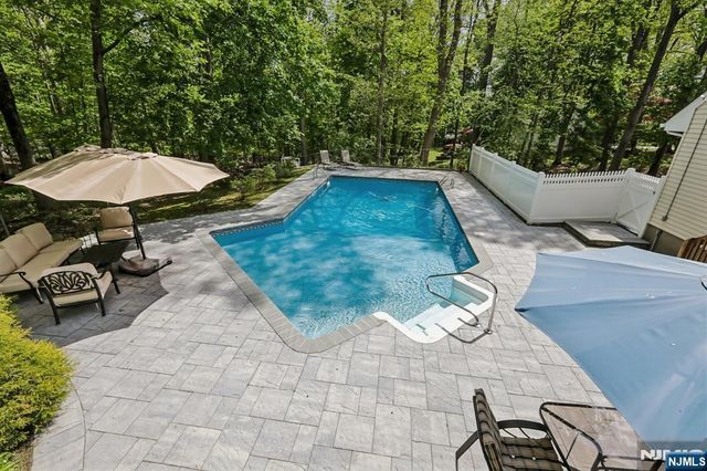 716 Windswept Lane, Franklin Lakes, NJ 07417
