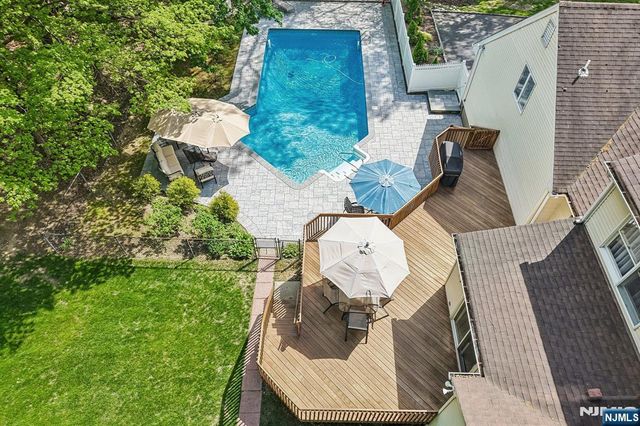 716 Windswept Lane, Franklin Lakes, NJ 07417
