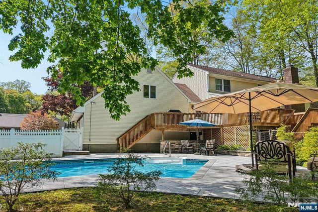 716 Windswept Lane, Franklin Lakes, NJ 07417