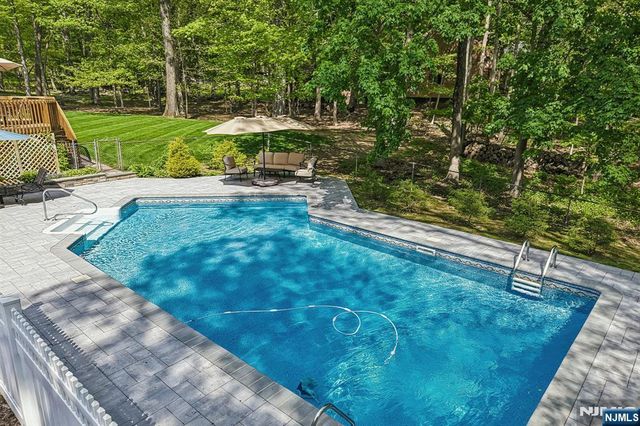 716 Windswept Lane, Franklin Lakes, NJ 07417