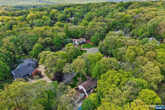 716 Windswept Lane, Franklin Lakes, NJ 07417