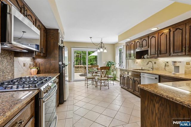716 Windswept Lane, Franklin Lakes, NJ 07417