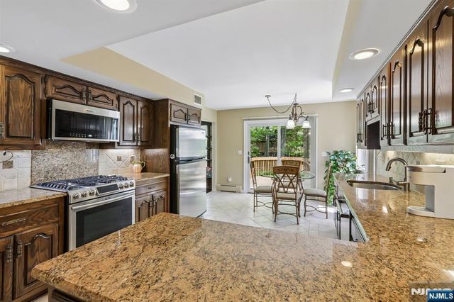 716 Windswept Lane, Franklin Lakes, NJ 07417