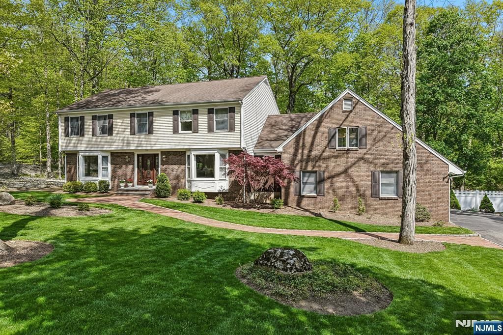 716 Windswept Lane, Franklin Lakes, NJ 07417