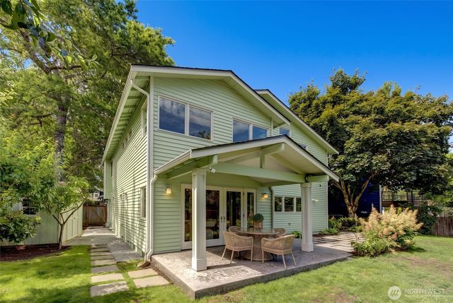 910 6th Place S, Kirkland, WA 98033