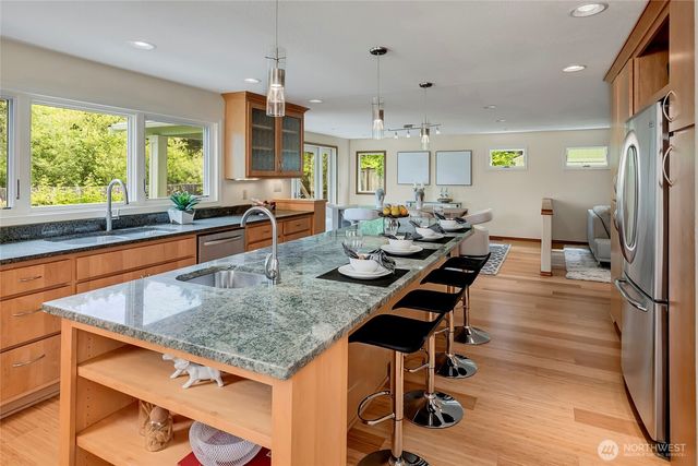 910 6th Place S, Kirkland, WA 98033