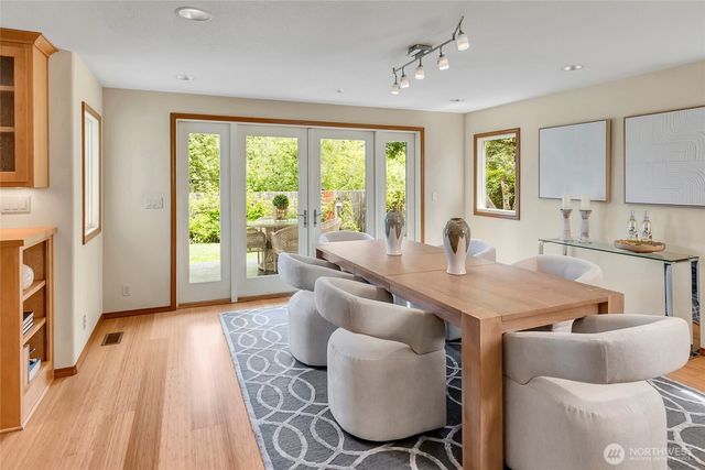 910 6th Place S, Kirkland, WA 98033