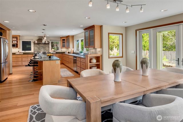 910 6th Place S, Kirkland, WA 98033