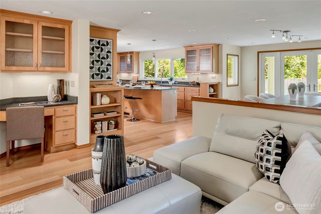 910 6th Place S, Kirkland, WA 98033