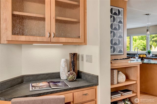 910 6th Place S, Kirkland, WA 98033