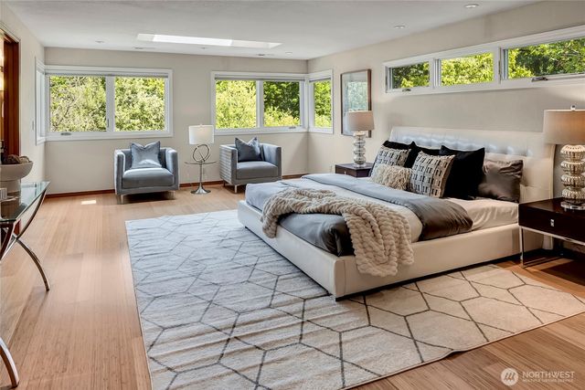 910 6th Place S, Kirkland, WA 98033