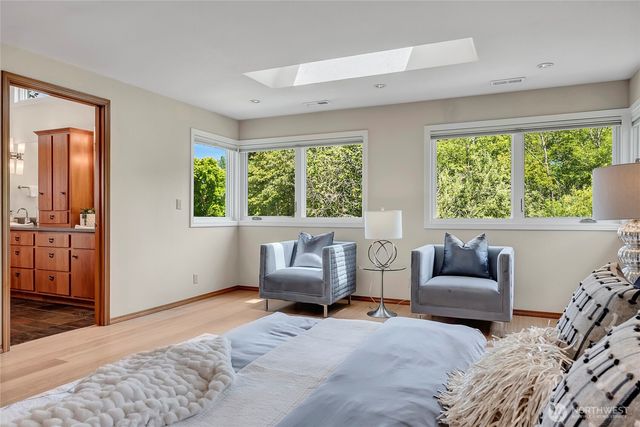 910 6th Place S, Kirkland, WA 98033