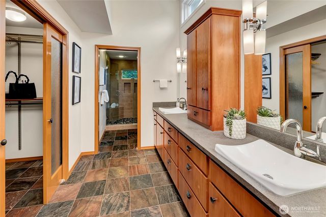 910 6th Place S, Kirkland, WA 98033