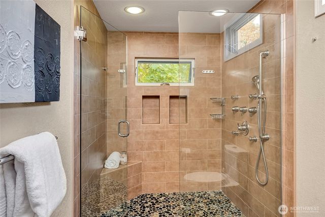 910 6th Place S, Kirkland, WA 98033