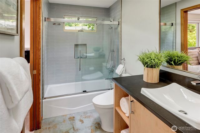 910 6th Place S, Kirkland, WA 98033