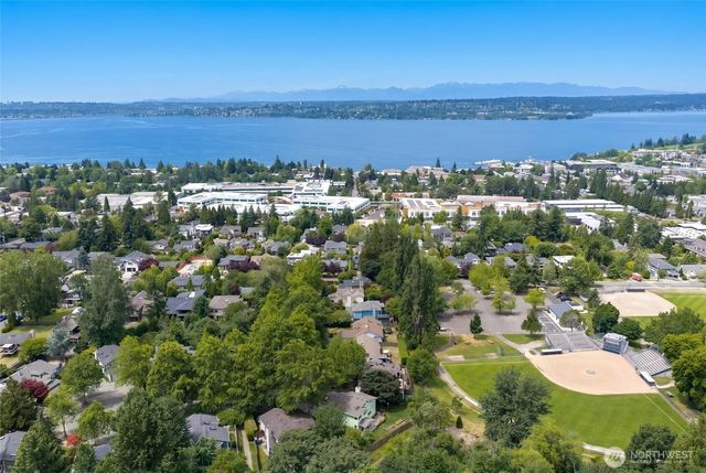 910 6th Place S, Kirkland, WA 98033
