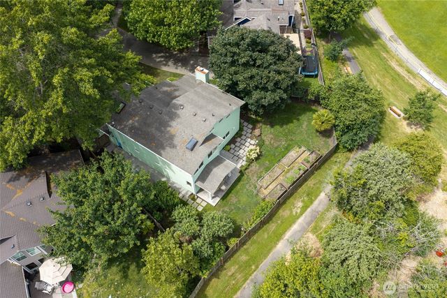 910 6th Place S, Kirkland, WA 98033
