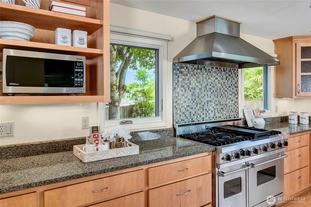 910 6th Place S, Kirkland, WA 98033