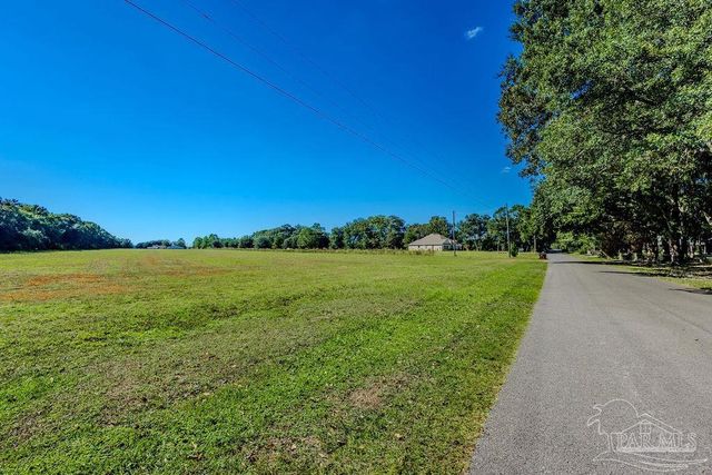 2A Tidwell Rd, Pace, FL 32571