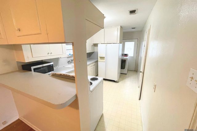 5130 Clifton Dr, Baton Rouge, LA 70808